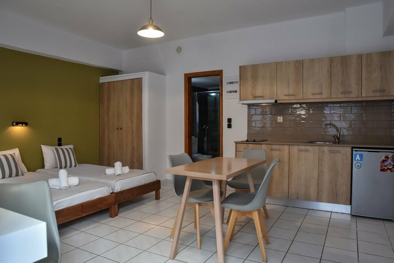 Фото Iraklis Studios & Apartments