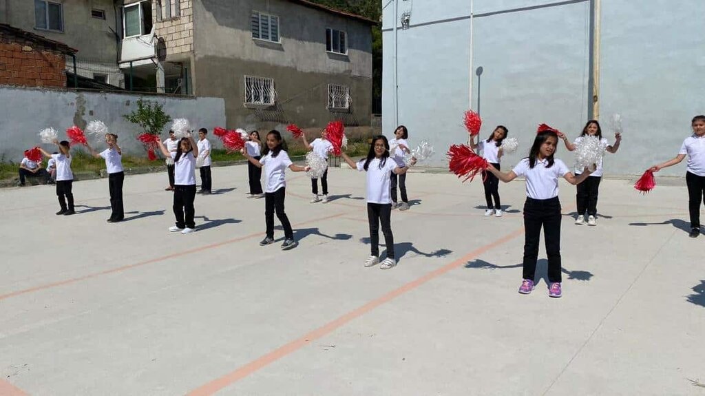 School Celik Is Middle School, Karabuk, photo