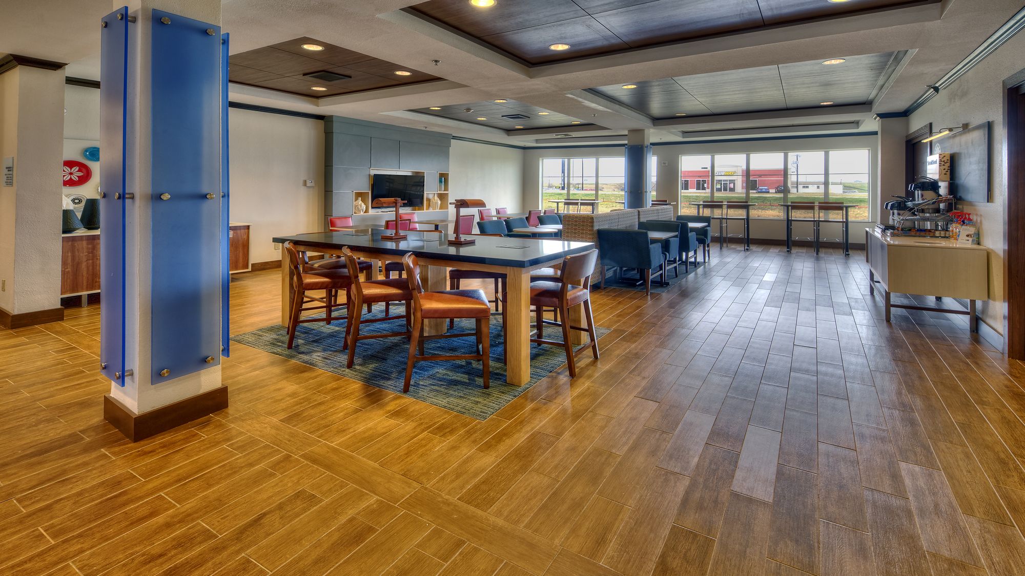 Фото Holiday Inn Express Hotel & Suites Corsicana, an Ihg Hotel