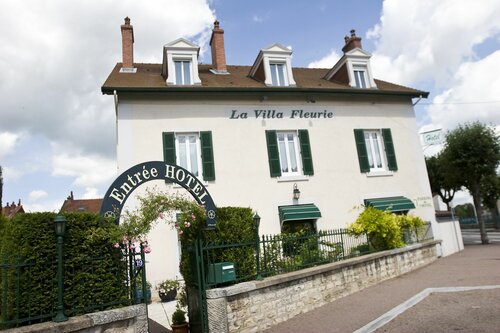 Гостиница Hôtel La Villa Fleurie в Боне
