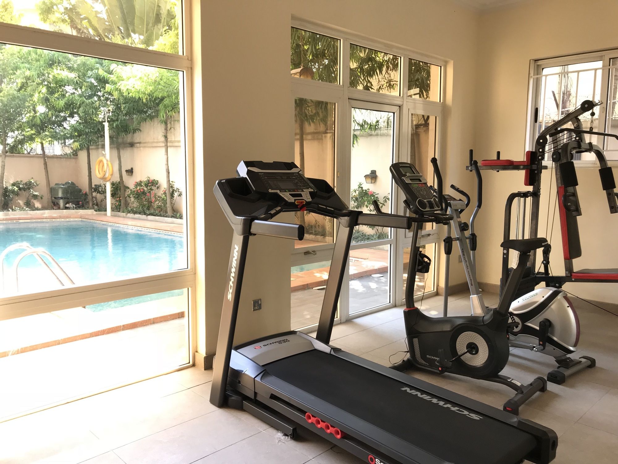 Фото Helena Court Apartments