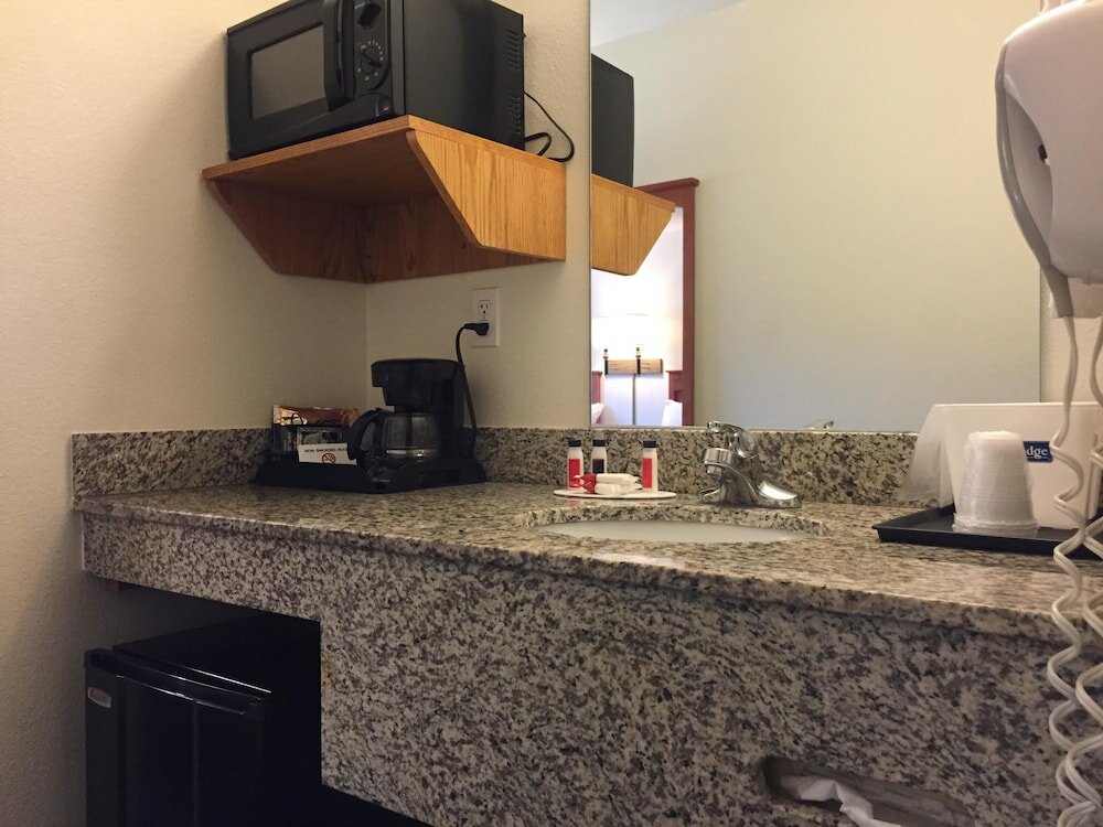 Фото Travelodge by Wyndham Dunsmuir