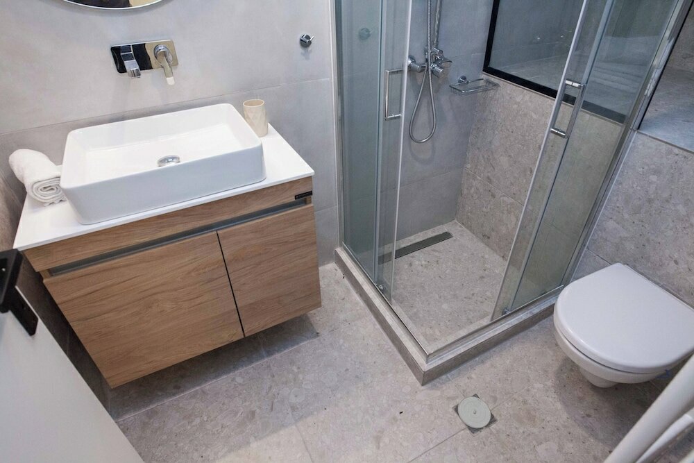 Фото Cozy 1 Bd Basement Apt in Pagrati