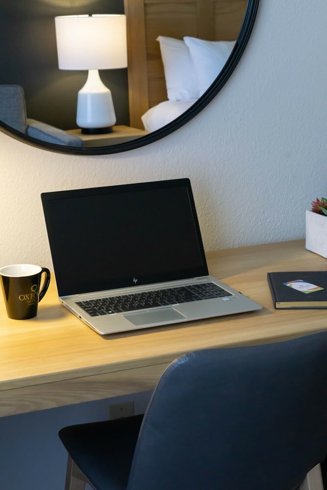 Фото Oxford Suites Redding