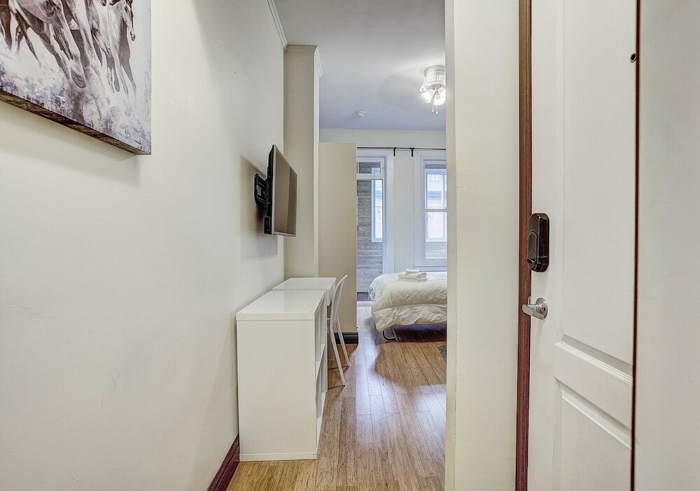 Фото Destination Stays Montreal Downtown