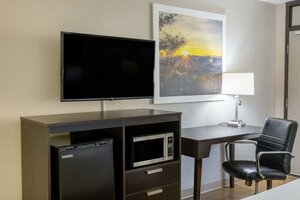Гостиница Days Inn by Wyndham Raleigh Midtown
