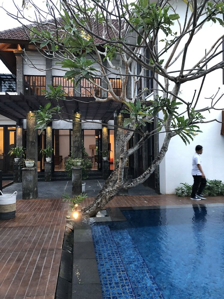 Фото Umpadhi Canggu Hotel