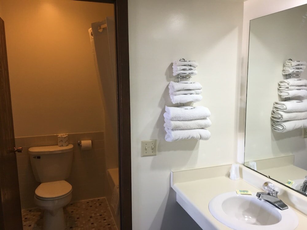 Фото Thunderbird Motor Inn Baraboo