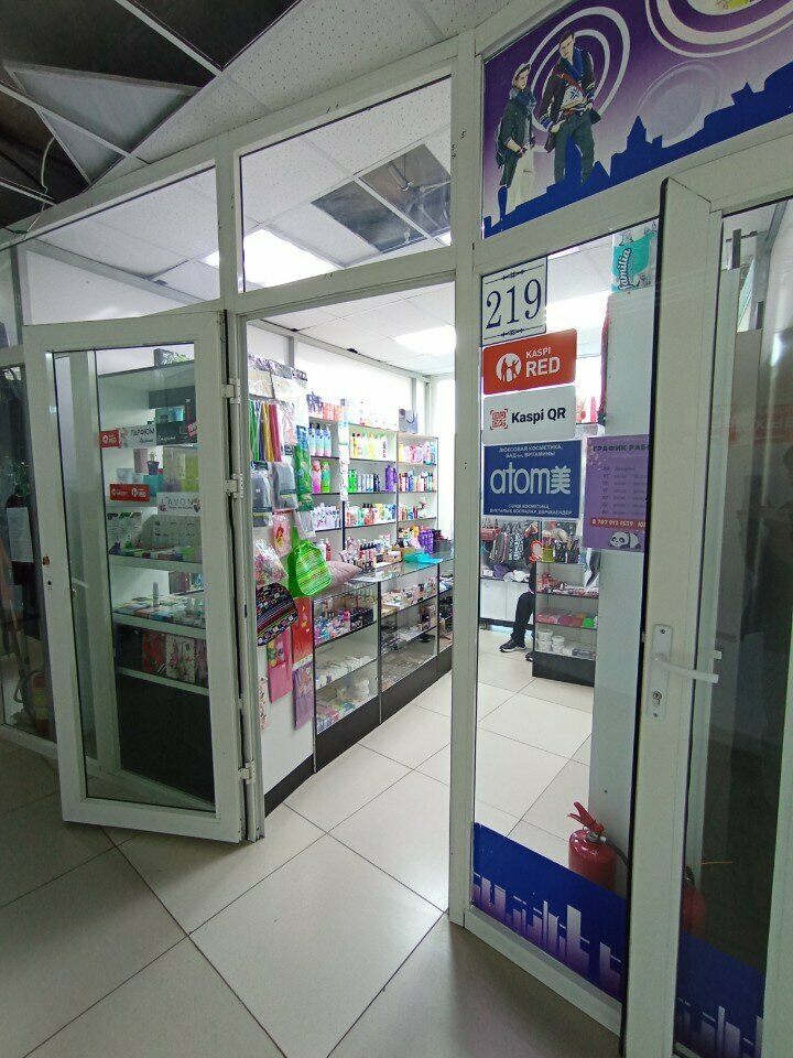 Perfume and cosmetics shop Atomi, Astana, photo