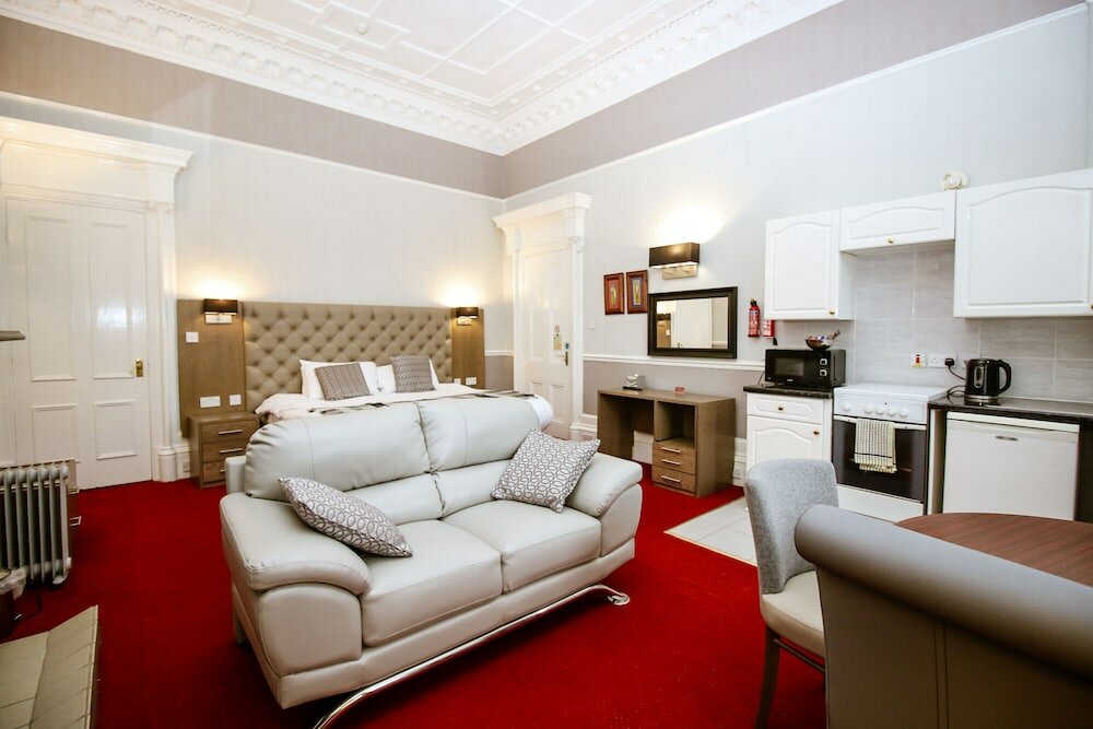 Фото Embassy Apartments