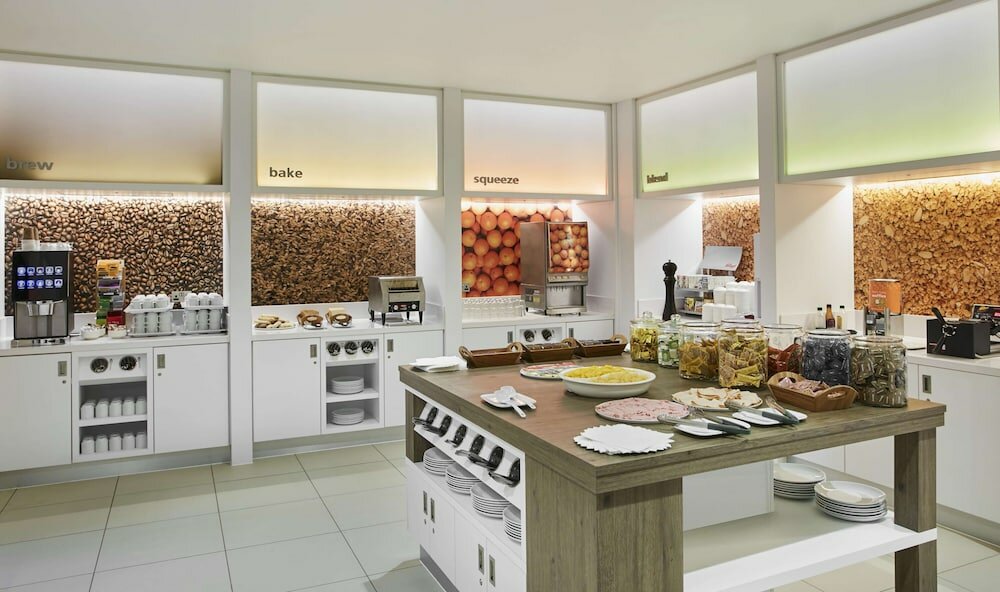 Фото Hampton by Hilton Oxford