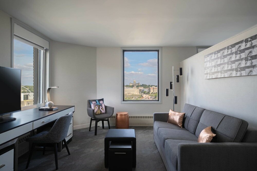 Фото Renaissance Des Moines Savery Hotel