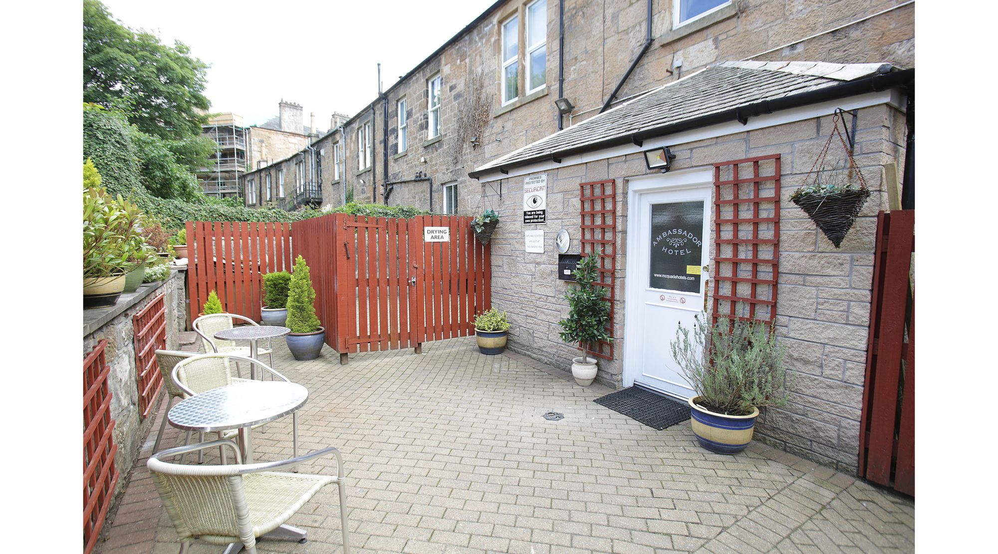 Фото Embassy Apartments