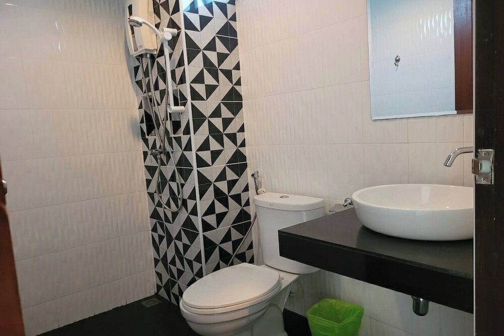 Фото Snooze Inn Phuket