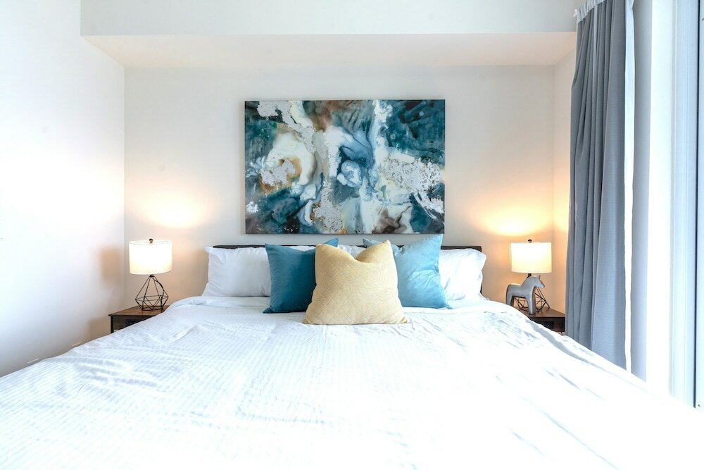 Фото Simply Comfort. Modern Downtown Apartment