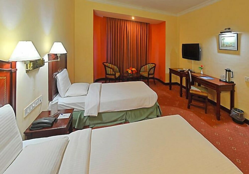 Фото Hotel Aadithya