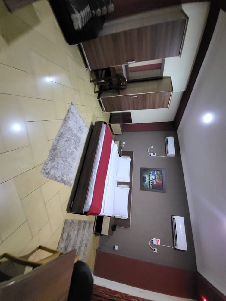 Фото Carliza Hotel Apapa