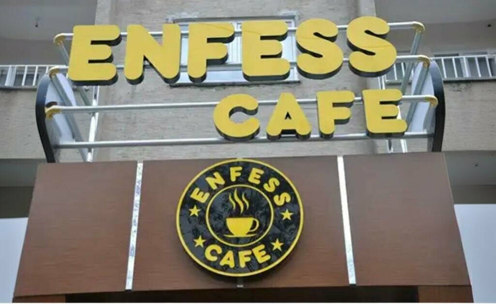 Cafe Enfes Cafe, Batman, photo