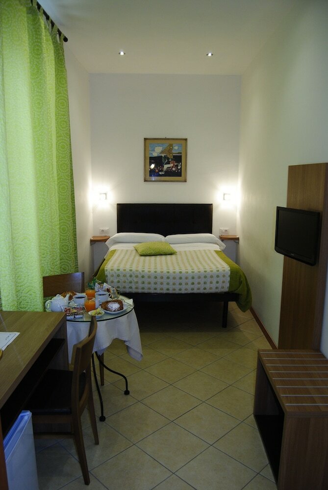 Фото Adelaide House