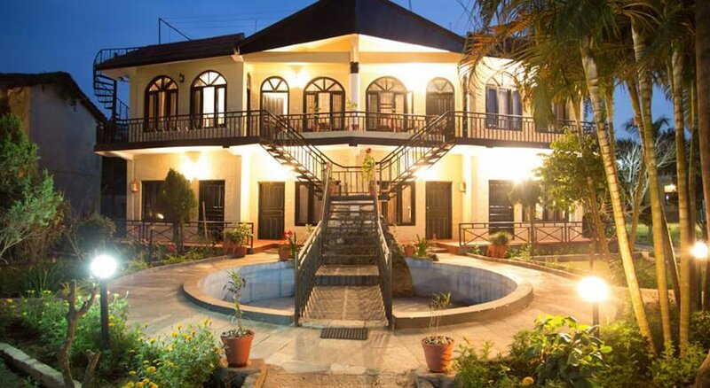 Гостиница Chitwan Adventure Resort
