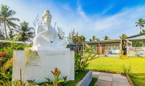 Гостиница Treebo Trend Lands End Beach Resort в Морджиме
