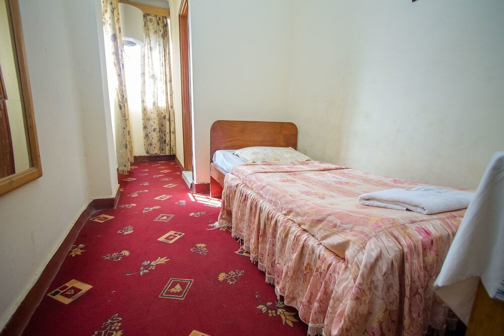 Фото Chez Johnson Hotel