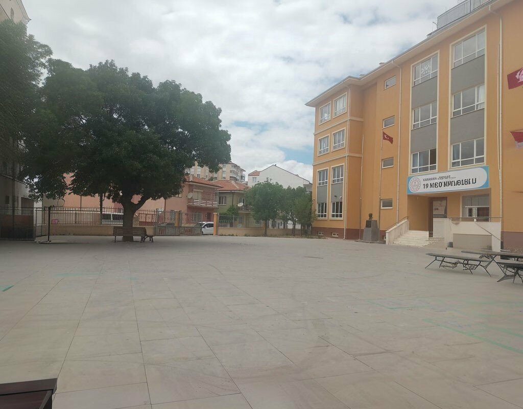 School 19 Mayis Middle School, Mersin, photo