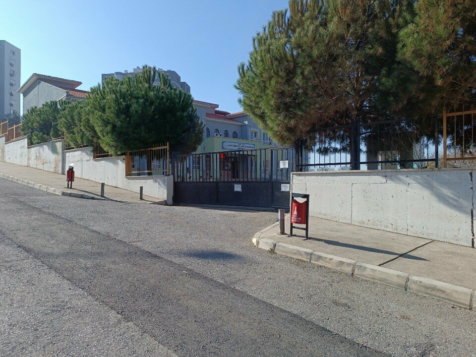 Primary school Sehit Ugur Gorkem Harmankaya Primary School, Izmir, photo