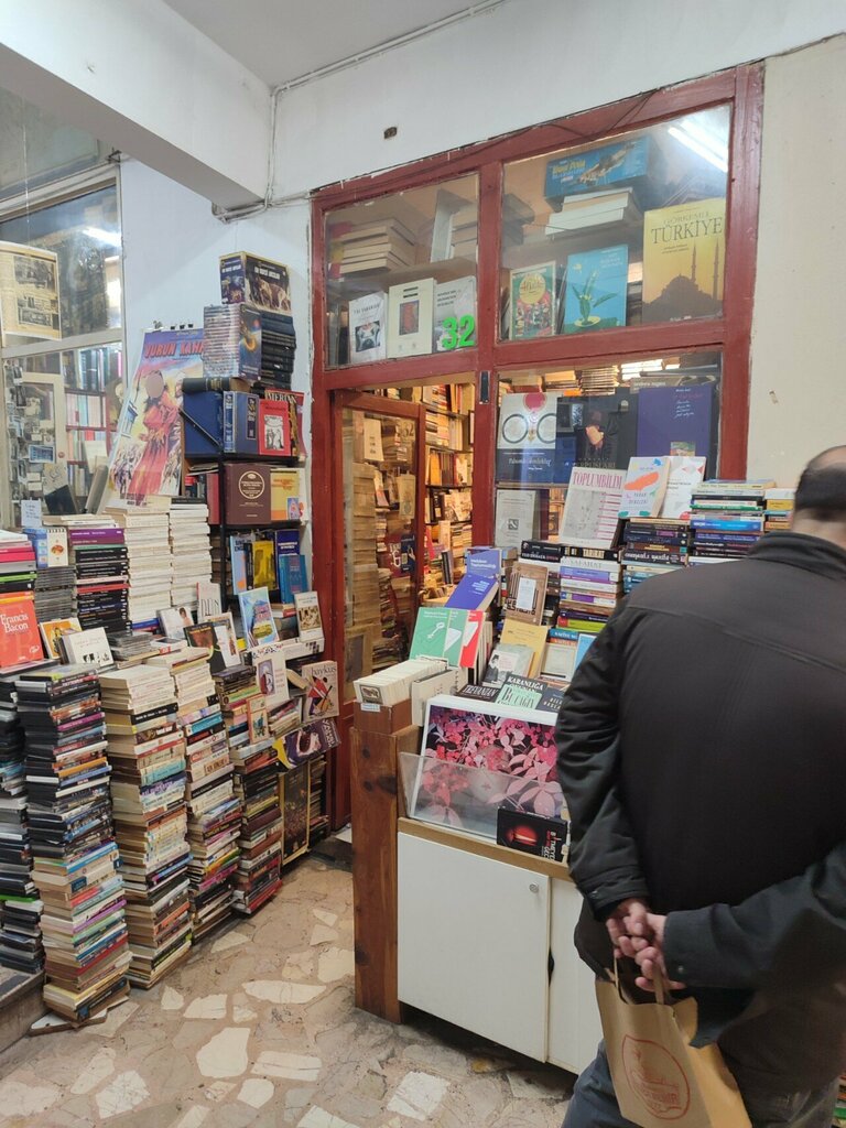 Secondhand bookshop Mihrican Bookstore, Istanbul, photo