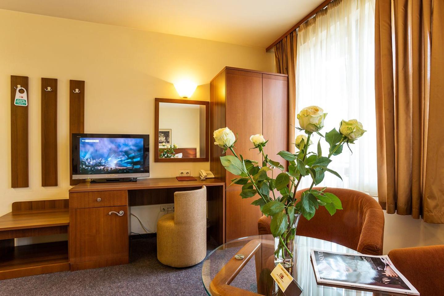 Фото Sofia Place Hotel