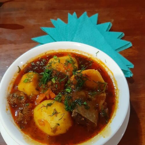 Бір аққұба үшін көптеген ер адамдар