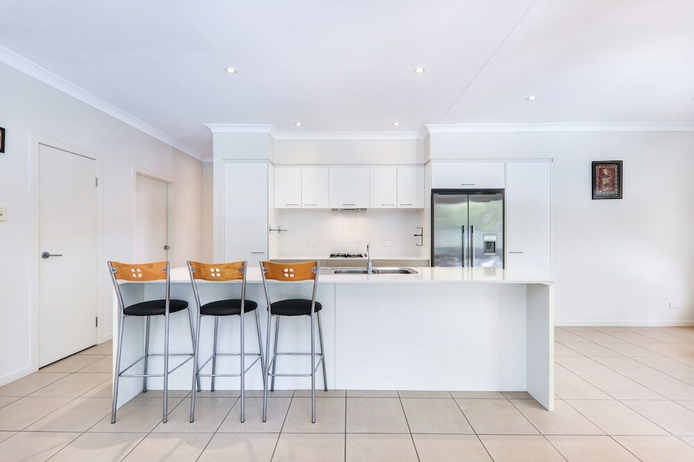 Фото Large House with Pool