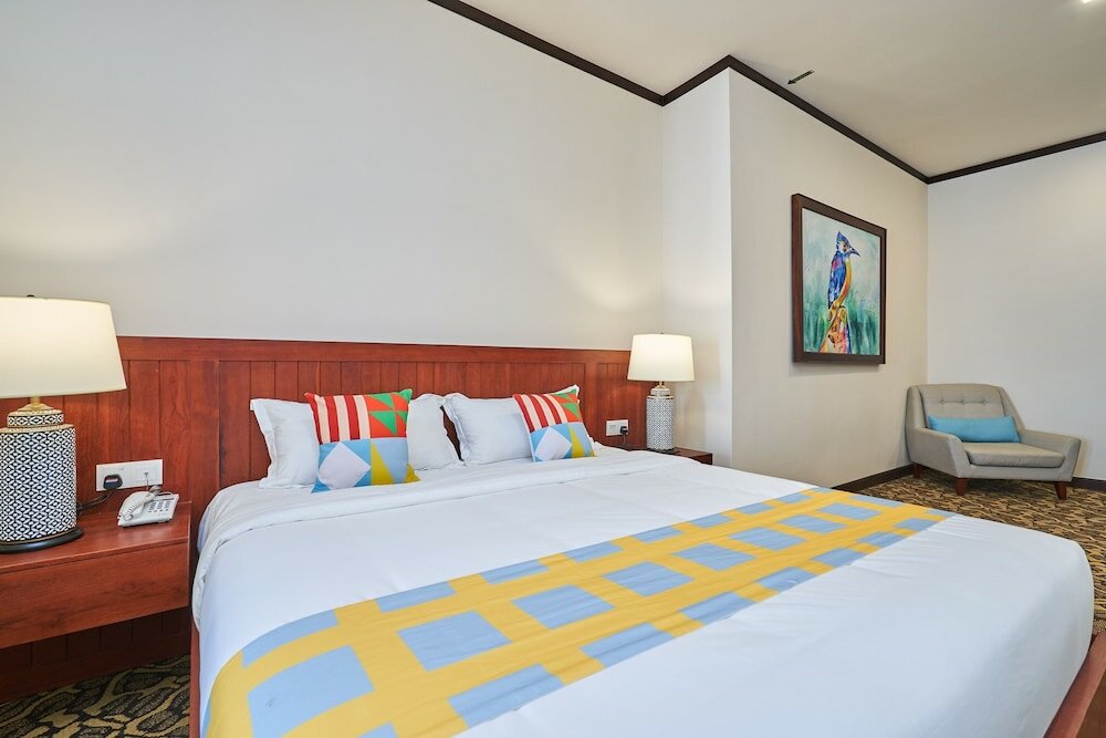 Фото Oyo Home 44077 The Platinum Hotel & Suites- King