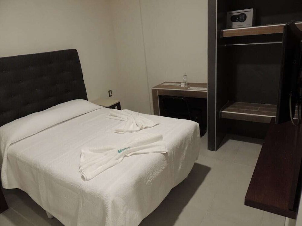 Фото Hotel Garden Plaza