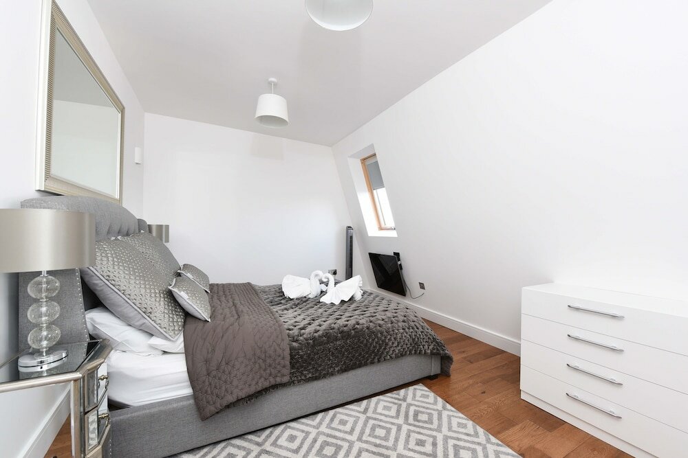 Фото Modern & Spacious 2 Bed Apartment at Clapham Junction