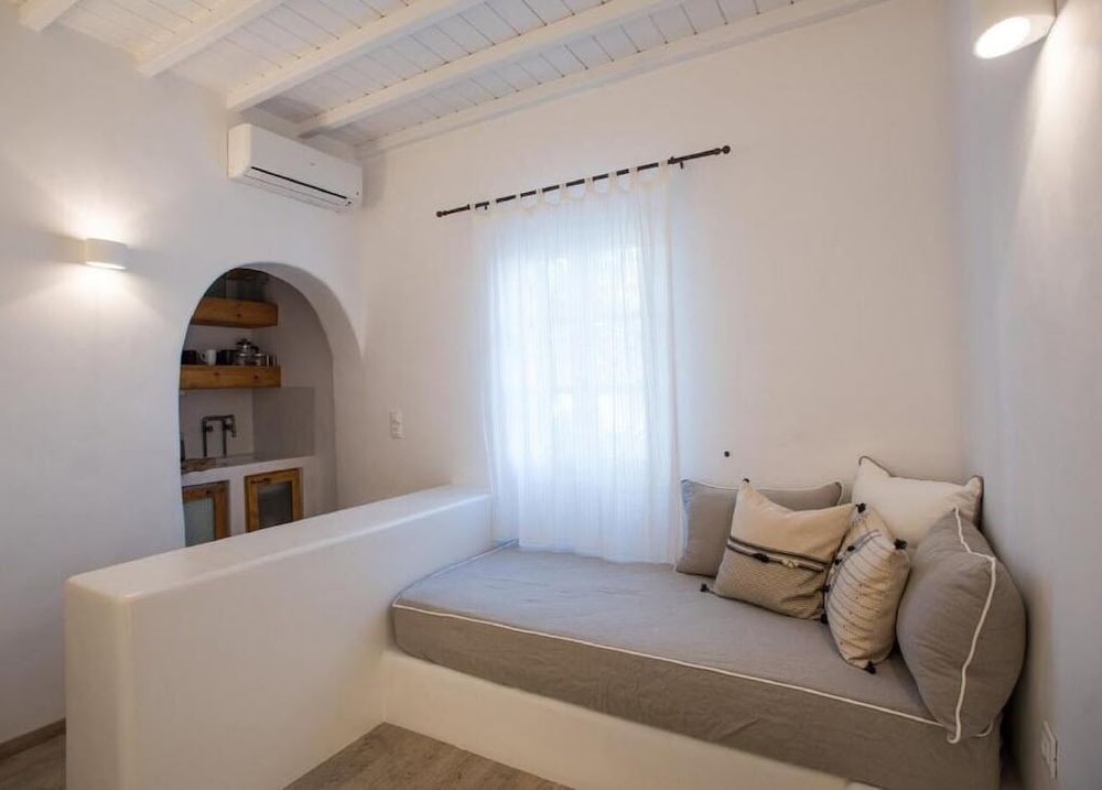 Фото Mykonian Studios