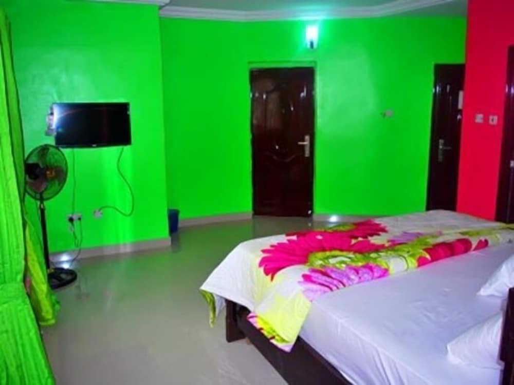 Фото Intelligent Hotel and Suites