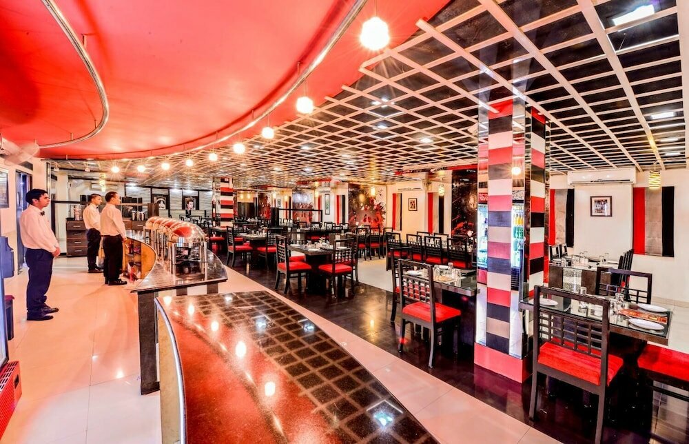 Фото Raghu Mahal Hotel