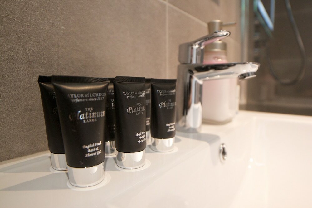 Фото Stylish & Spacious Deluxe Apartments near Victoria Station