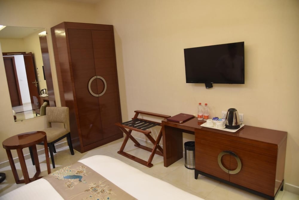 Фото Raghu Mahal Hotel