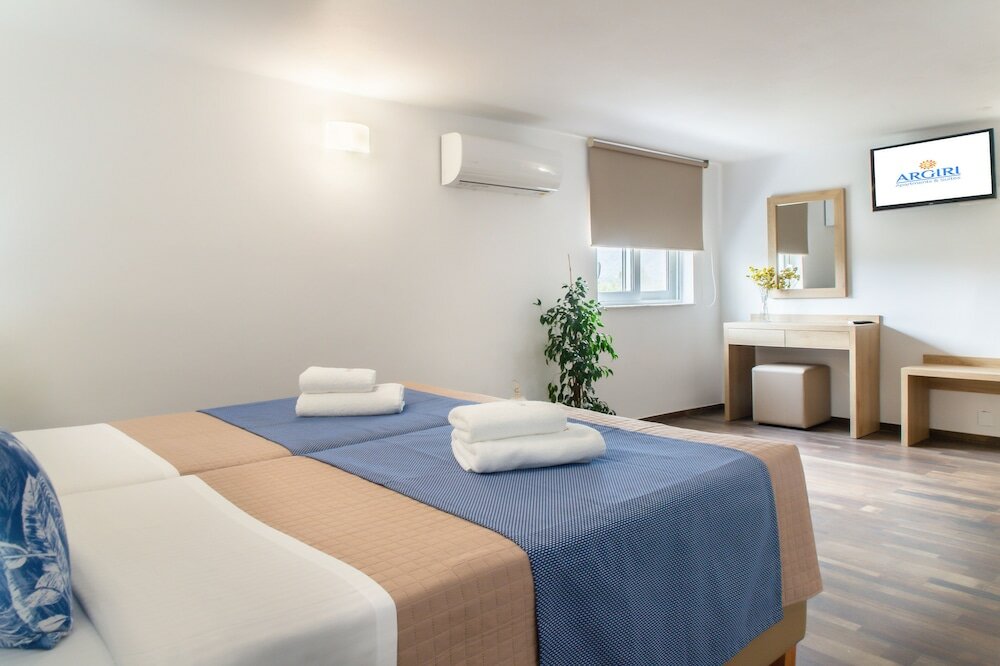 Фото Arigiri Apartments & Suites