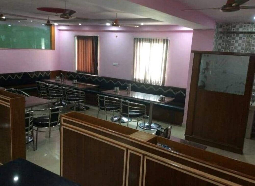 Фото Hotel Maruthi Residency Inn