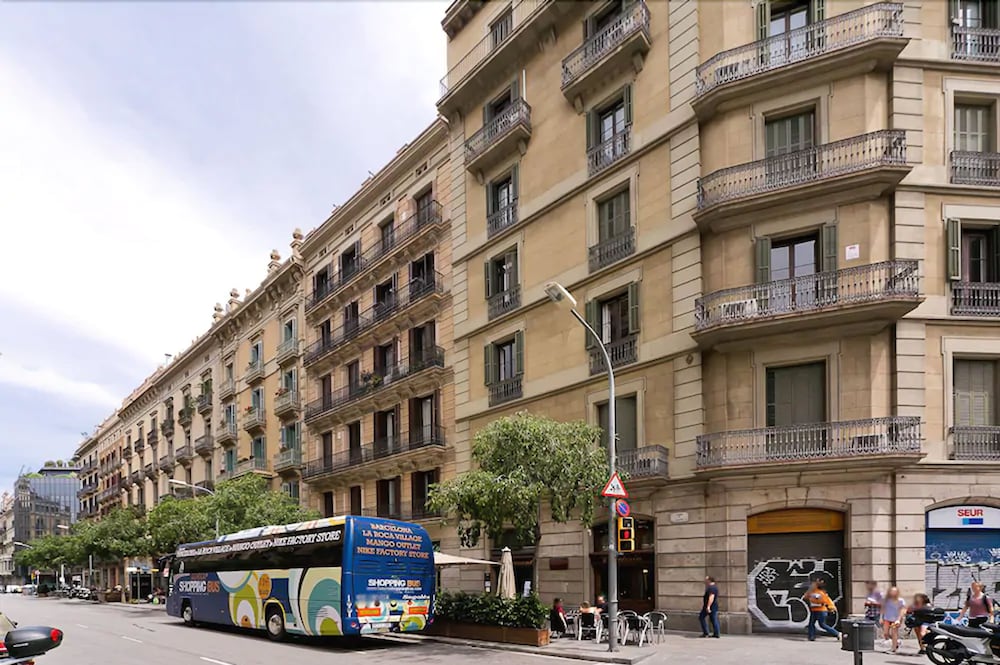 Фото отеля 1