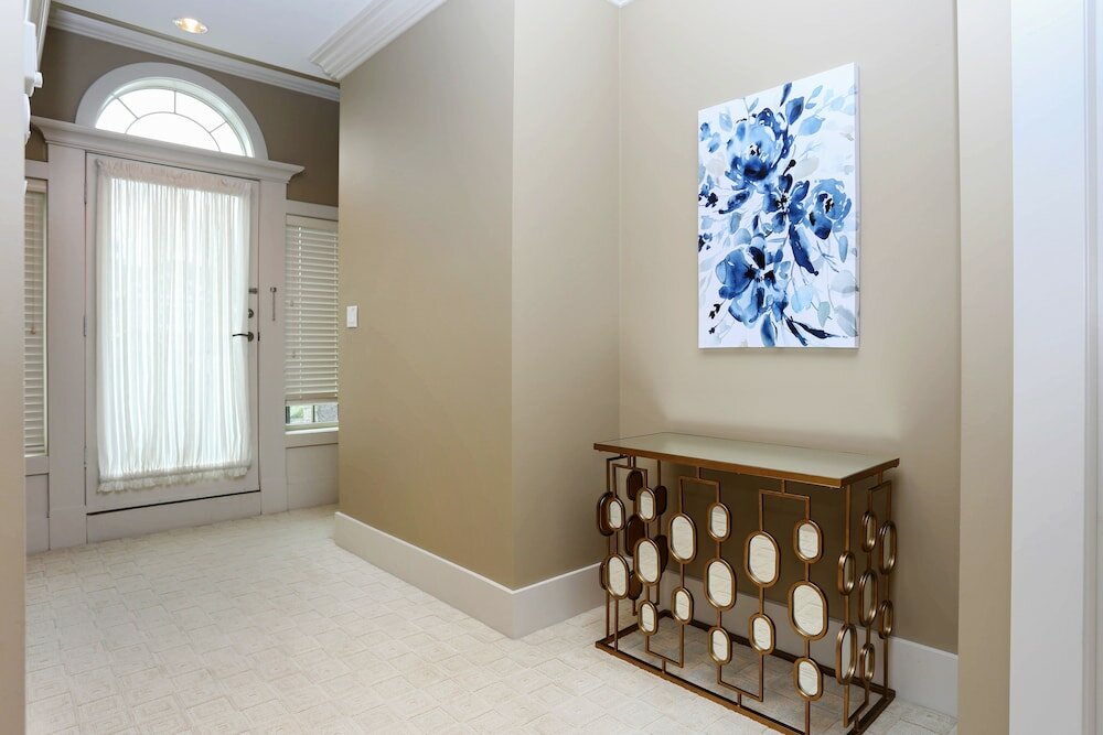 Фото Grand 4 Bedroom Vacation House near Vancouver Downtown