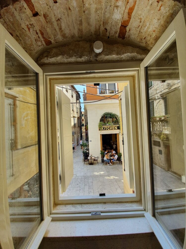 Фото The Suites at Central Split