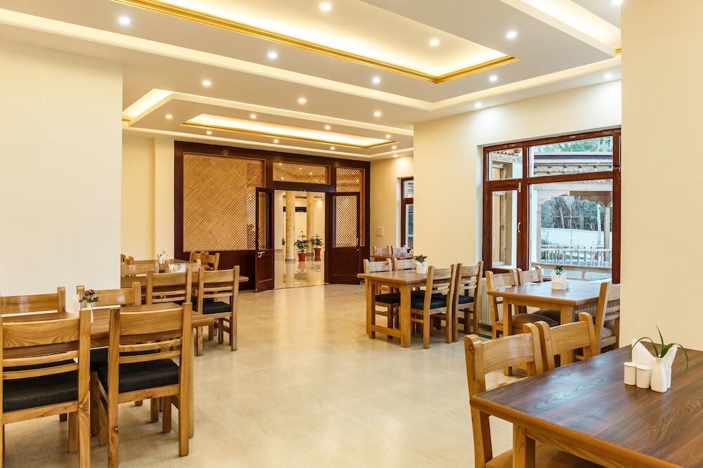 Фото Hotel Leh Plaza