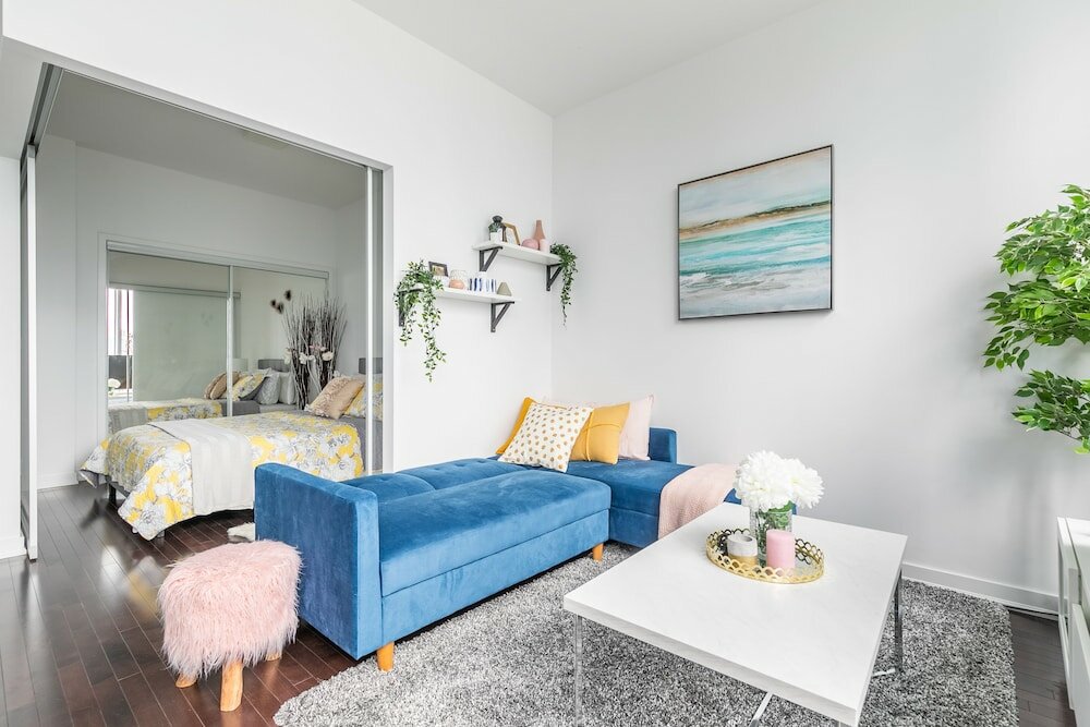 Фото Skytrees Condos at Union Station