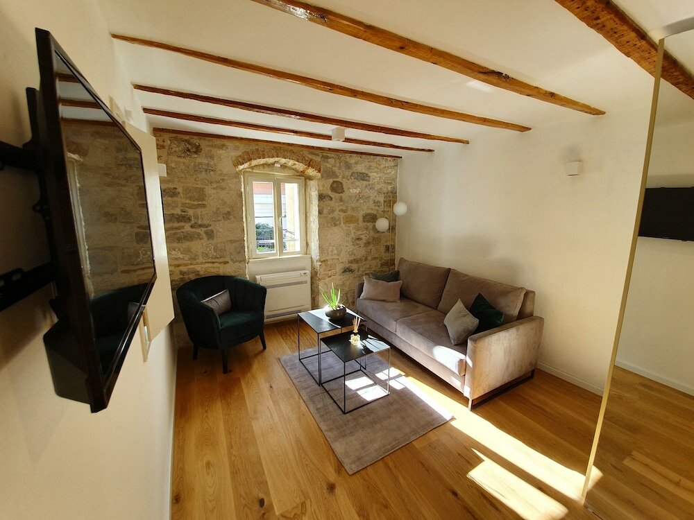 Фото The Suites at Central Split