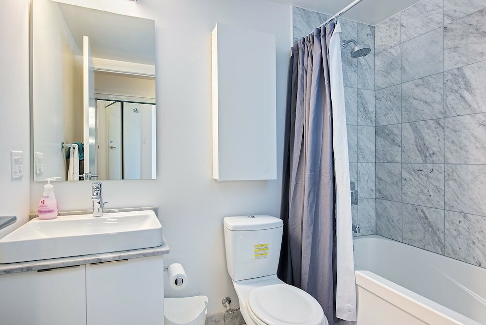 Фото Modern Skyscraper Studio by Cn Tower