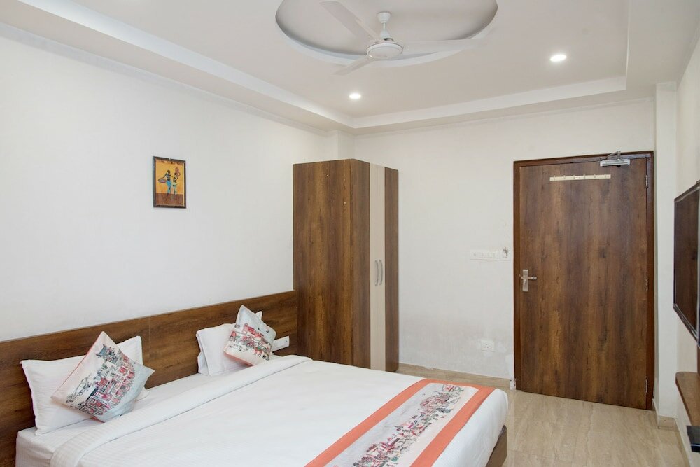 Фото Oyo 10893 Hotel Divine Inn